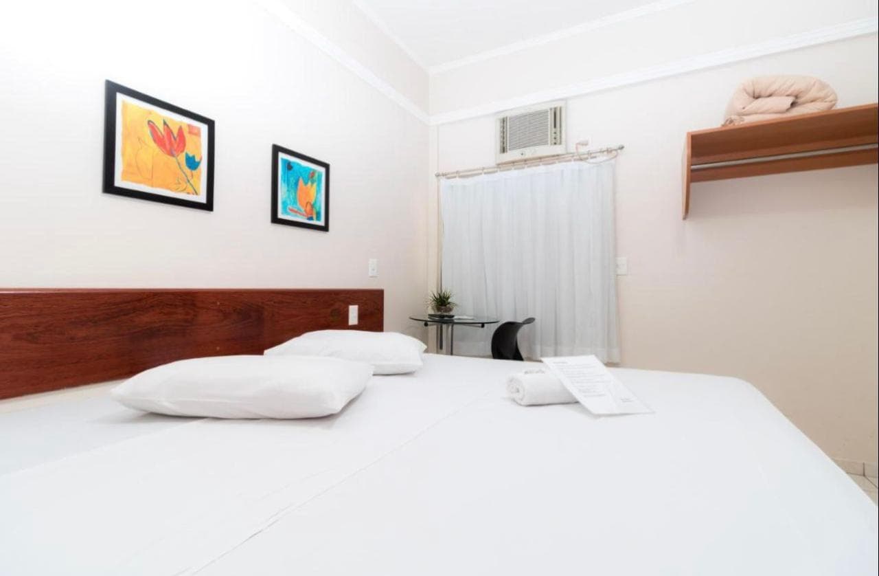 Quarto com cama de casal